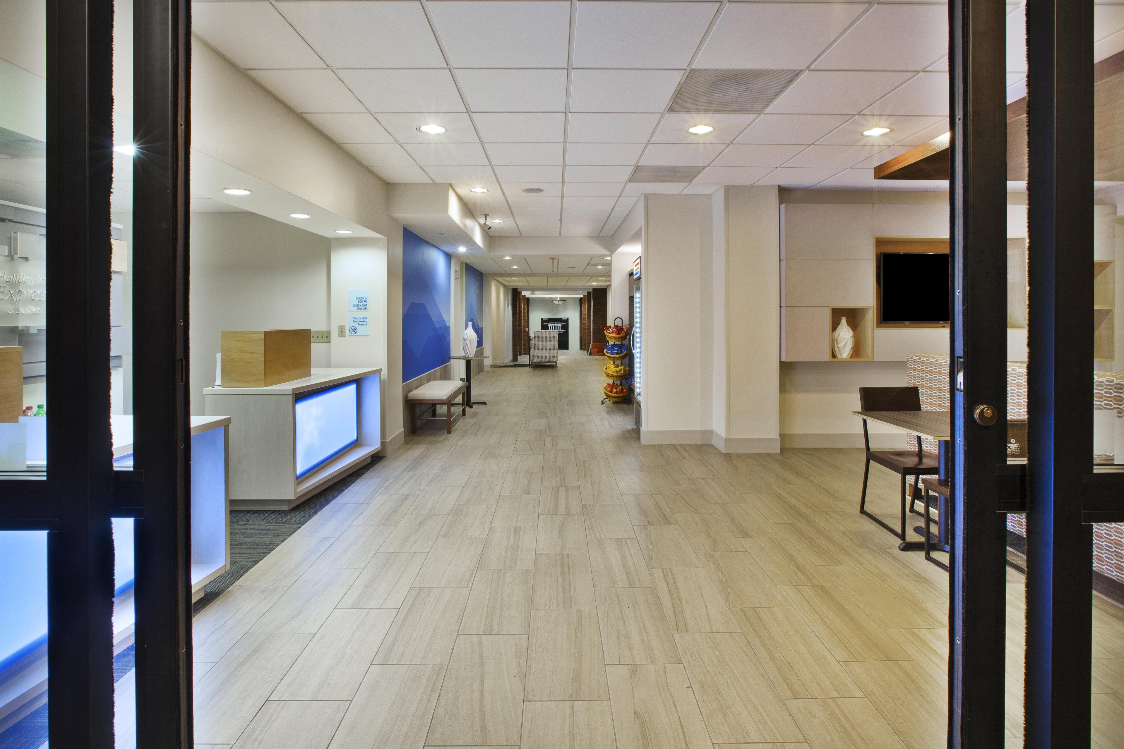 Holiday Inn Express Hotel & Suites Manchester Conference Center By Ihg Esterno foto