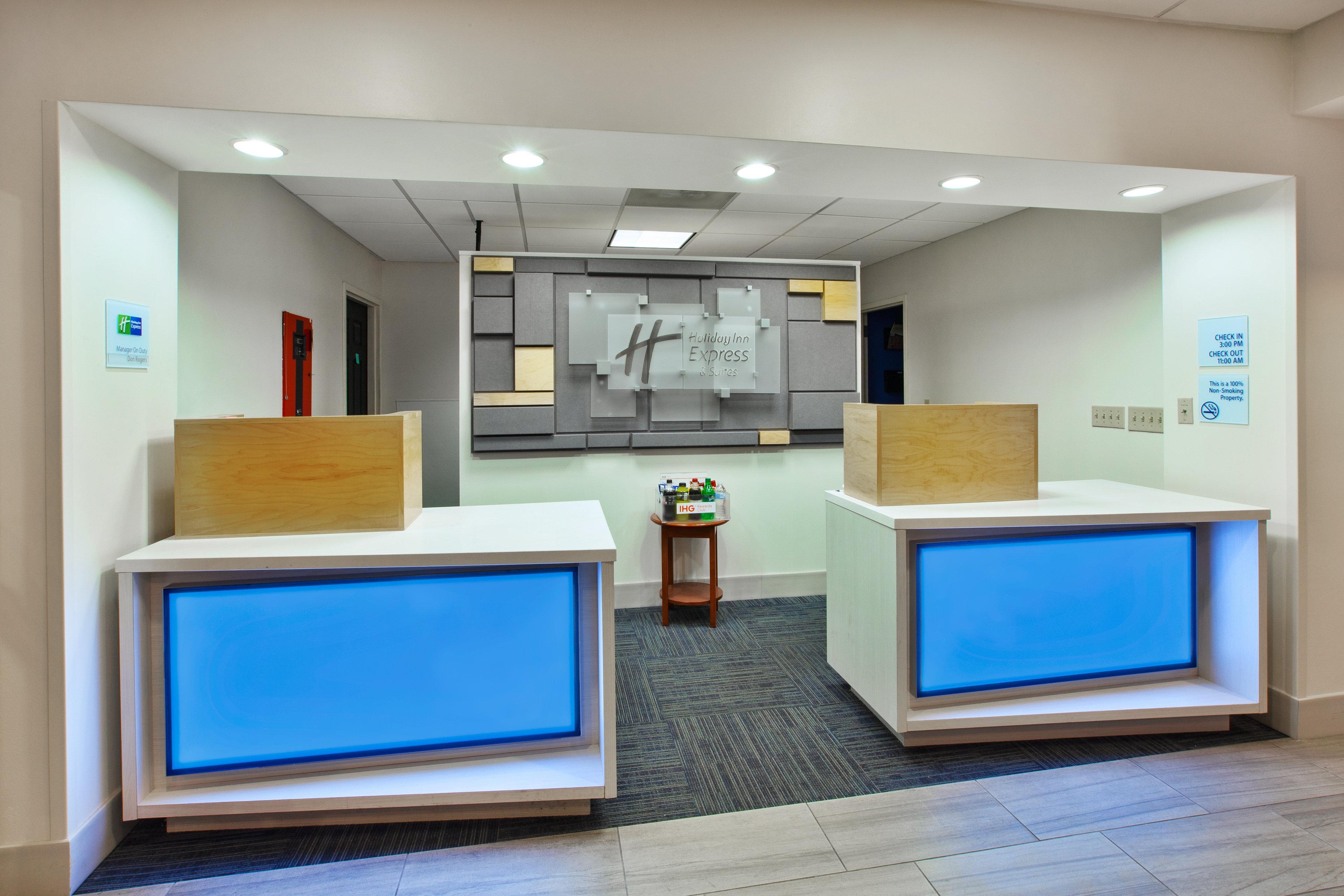 Holiday Inn Express Hotel & Suites Manchester Conference Center By Ihg Esterno foto