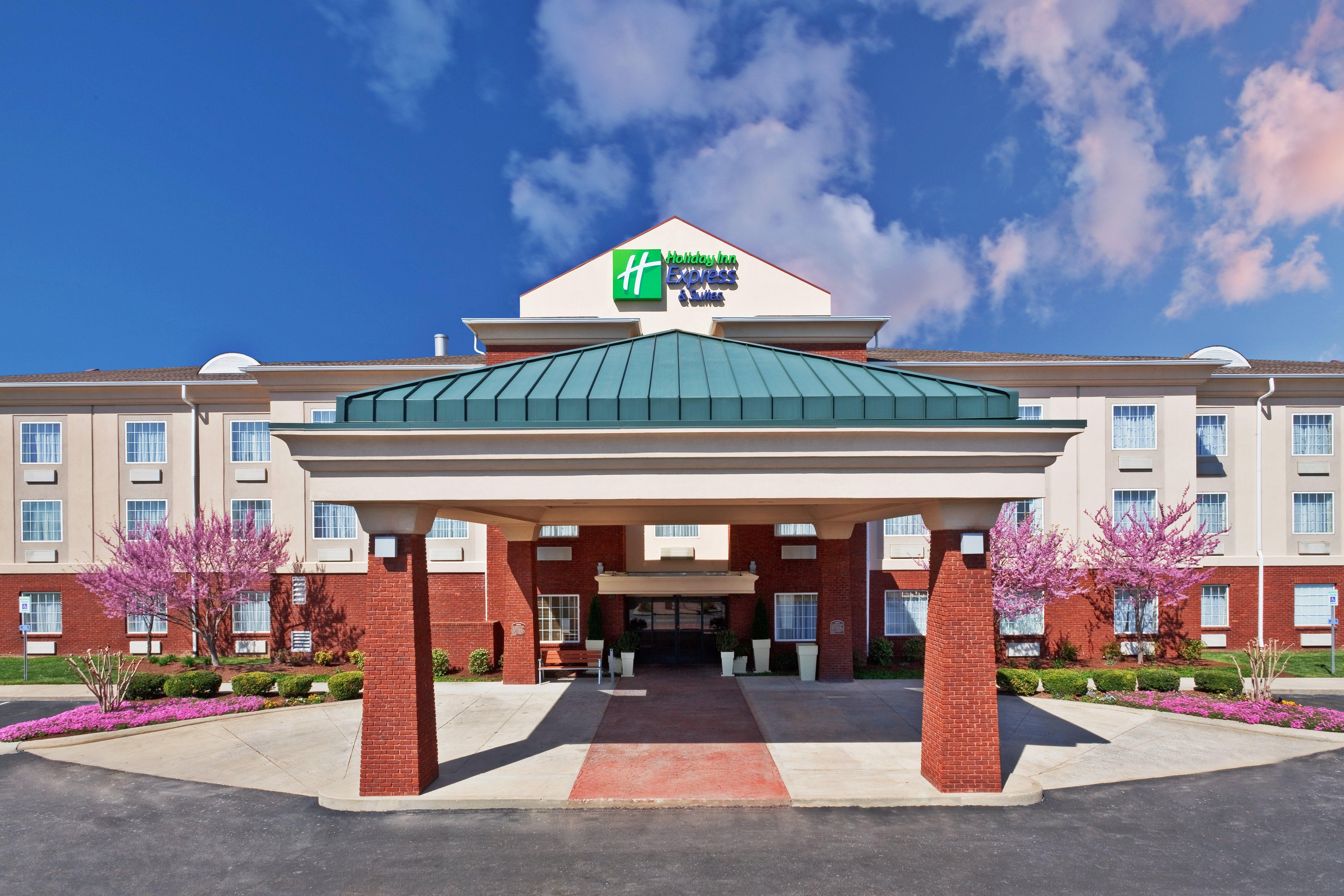 Holiday Inn Express Hotel & Suites Manchester Conference Center By Ihg Esterno foto